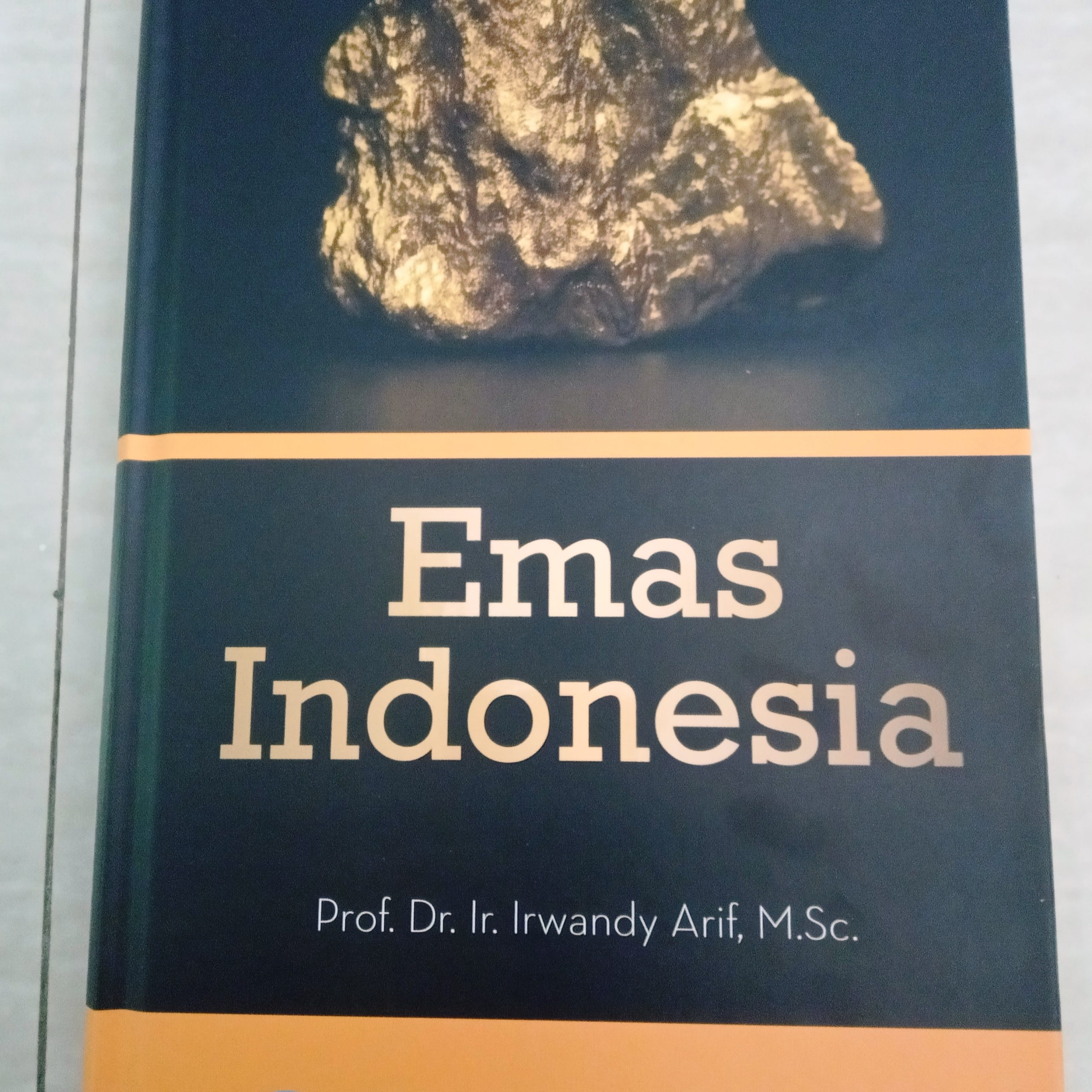 Buku Emas Indonesia Karya Prof. Dr. Ir. Irwandy Arif, M. Sc